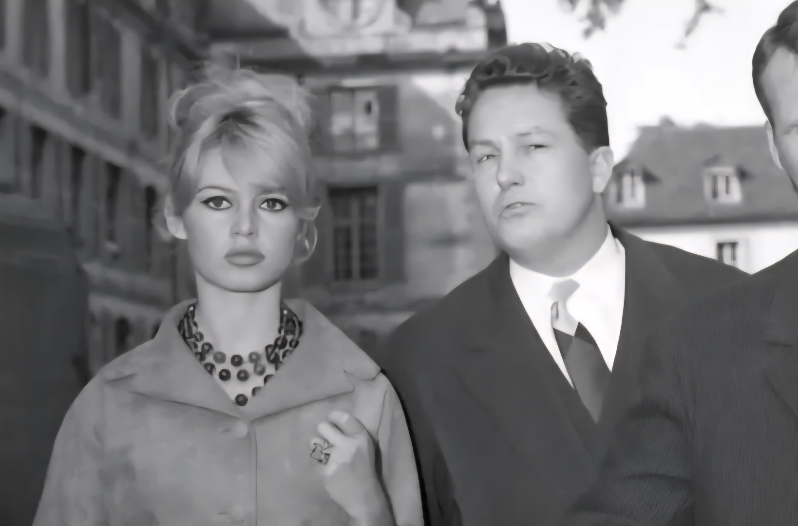 Insolite : Bardot suit Le Pen jusque dans la tombe